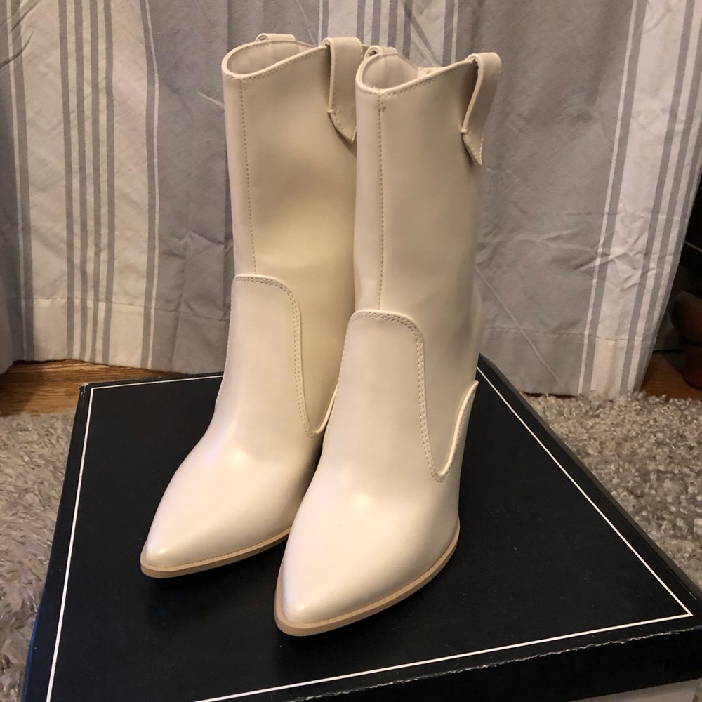 Women’s cream cowboy style short boot